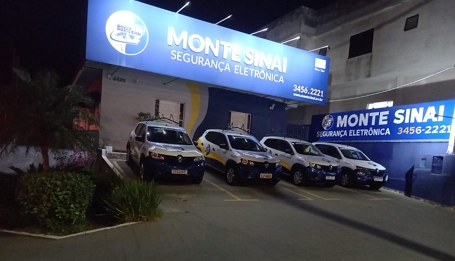 Fachada e frota à noite — acervo do site Monte Sinai